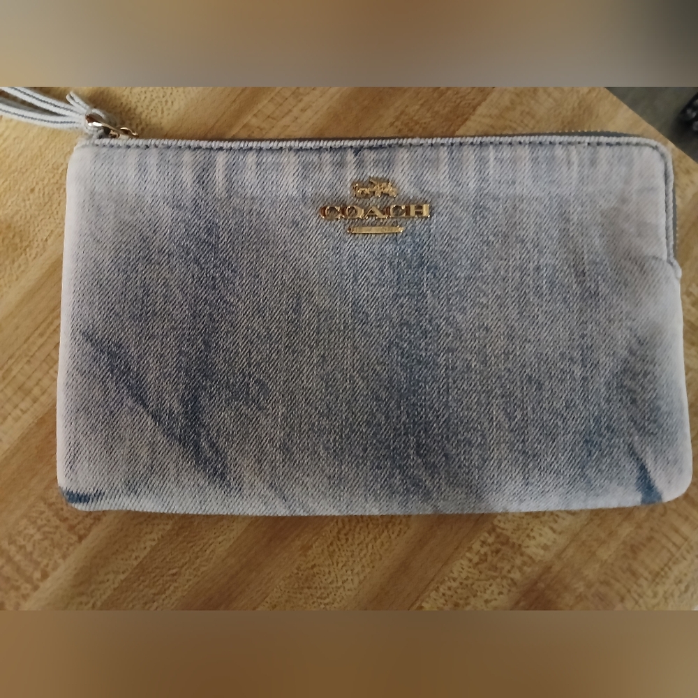 COACH NWT Washed Denim Large Wristlet - Picture 5 of 8